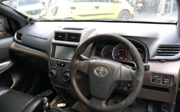 TOYOTA AVANZA