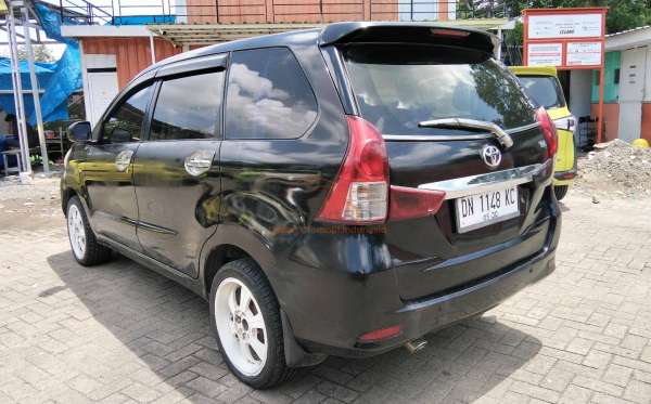 TOYOTA AVANZA