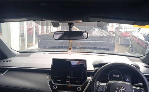 TOYOTA COROLLA CROSS HYBRID