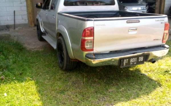 TOYOTA HILUX DOUBLE CABIN