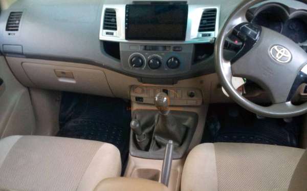 TOYOTA HILUX DOUBLE CABIN