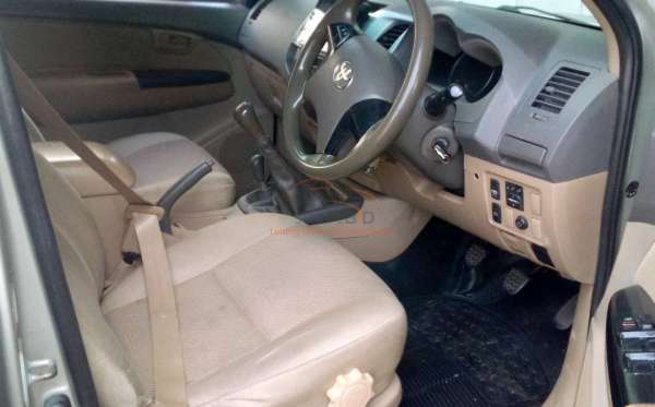 TOYOTA HILUX DOUBLE CABIN