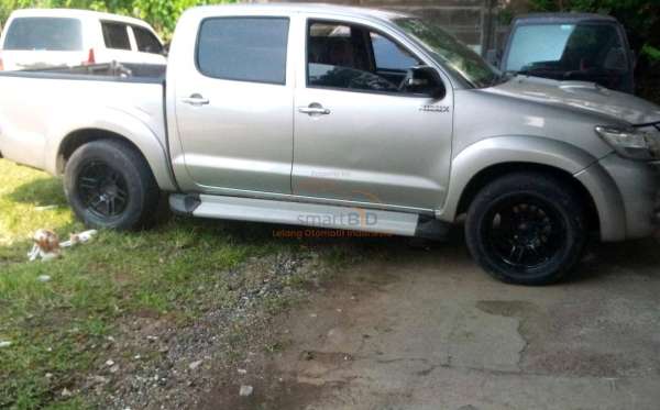 TOYOTA HILUX DOUBLE CABIN