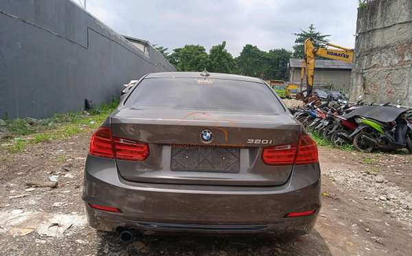 BMW  320I N20 CKD AT