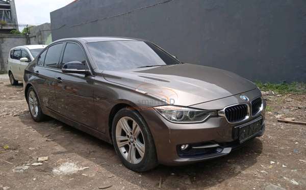 BMW  320I N20 CKD AT