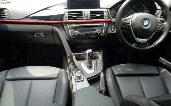 BMW  320I N20 CKD AT