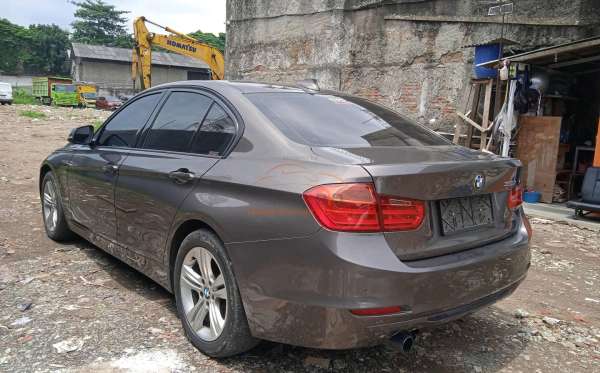 BMW  320I N20 CKD AT