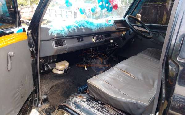 MITSUBISHI  L 300  PU