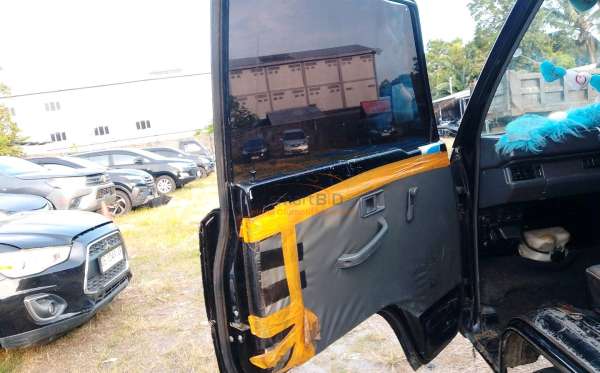 MITSUBISHI  L 300  PU