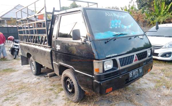 MITSUBISHI  L 300  PU