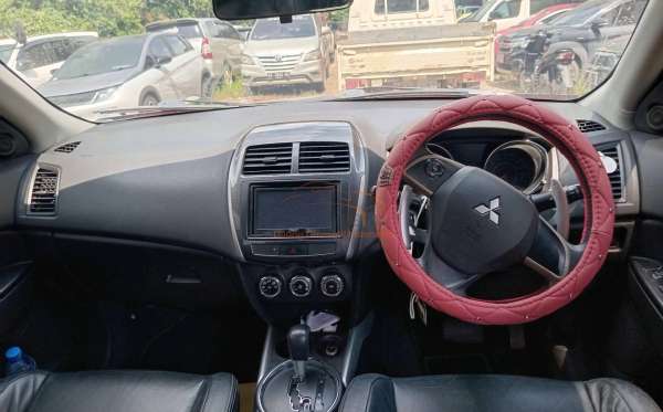 MITSUBISHI OUTLANDER SPORT