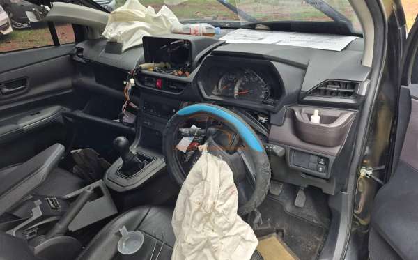 TOYOTA  AVANZA  1.3 E