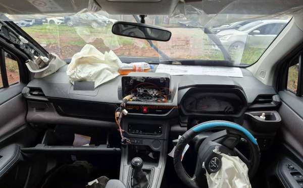 TOYOTA  AVANZA  1.3 E