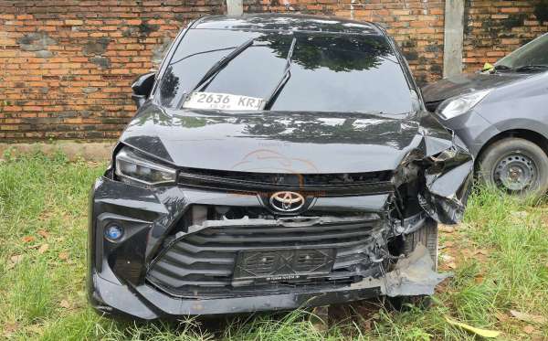 TOYOTA  AVANZA  1.3 E