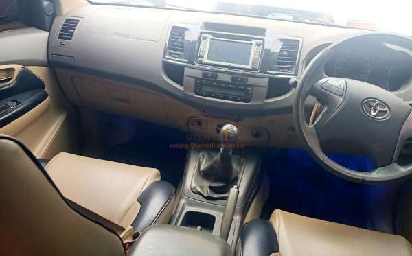 TOYOTA FORTUNER G 2.5