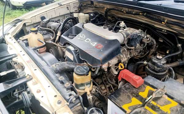 TOYOTA FORTUNER G 2.5