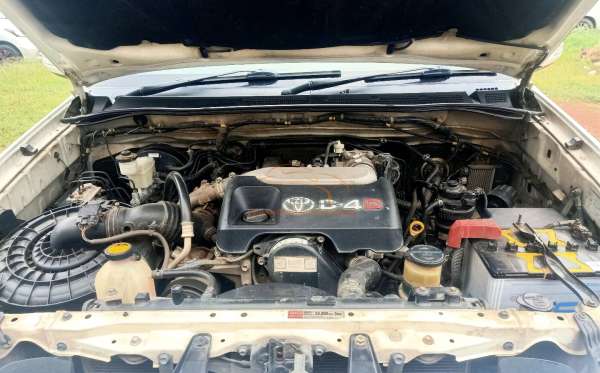 TOYOTA FORTUNER G 2.5