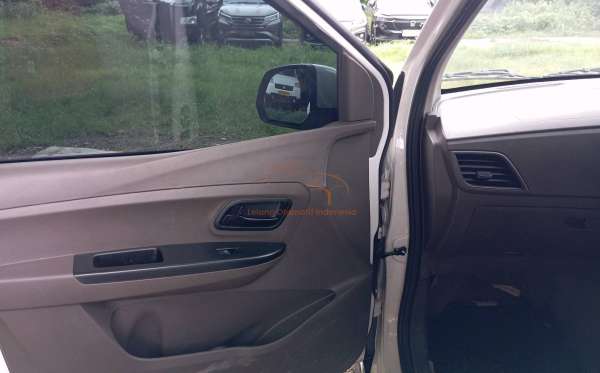 WULING CONFERO 1.5 DB MY (4X2)