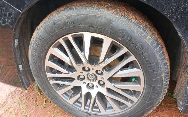 TOYOTA VELLFIRE 2.5G