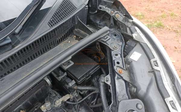 TOYOTA VELLFIRE 2.5G