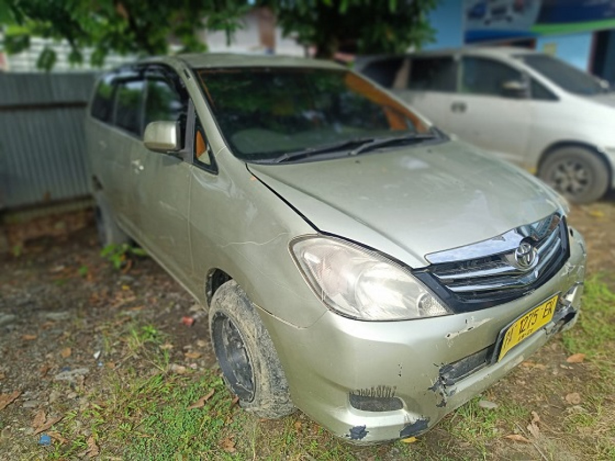 TOYOTA INNOVA  G