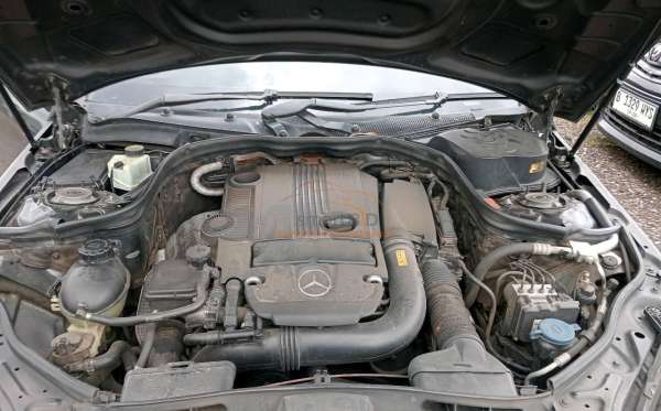 MERCEDES BENZ E 200