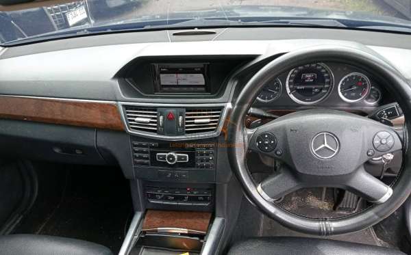 MERCEDES BENZ E 200