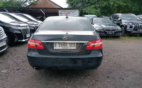 MERCEDES BENZ E 200