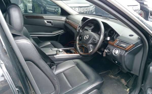 MERCEDES BENZ E 200