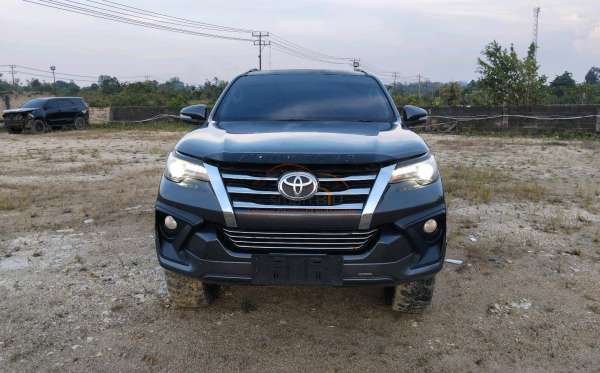 TOYOTA FORTUNER 2.4 VRZ 4X4
