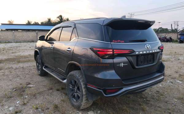 TOYOTA FORTUNER 2.4 VRZ 4X4