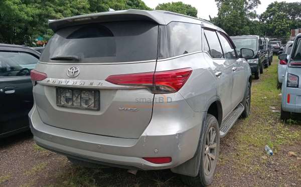 TOYOTA FORTUNER 2.4 VRZ