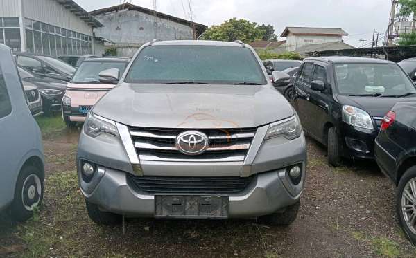 TOYOTA FORTUNER 2.4 VRZ