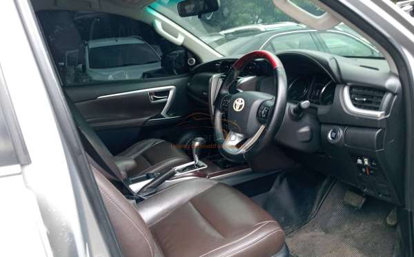 TOYOTA FORTUNER 2.4 VRZ