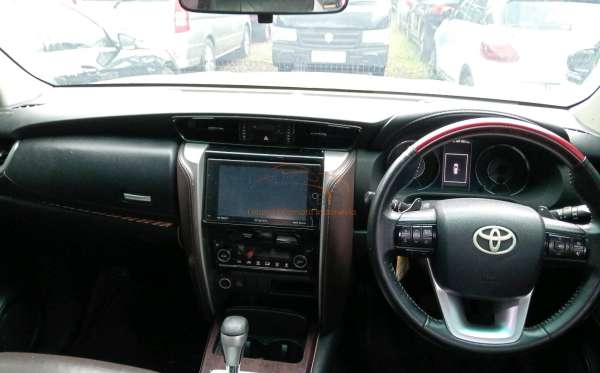TOYOTA FORTUNER 2.4 VRZ