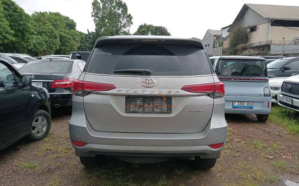 TOYOTA FORTUNER 2.4 VRZ