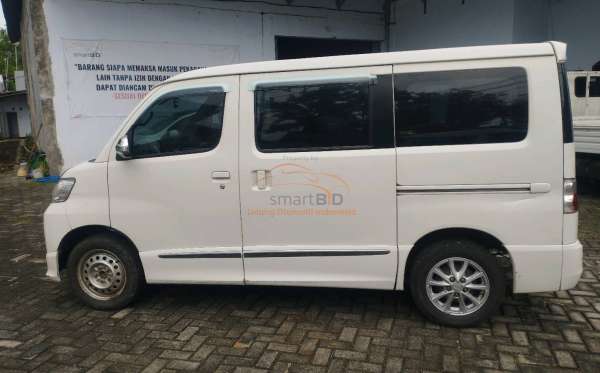DAIHATSU LUXIO X