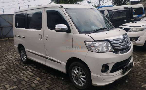 DAIHATSU LUXIO X