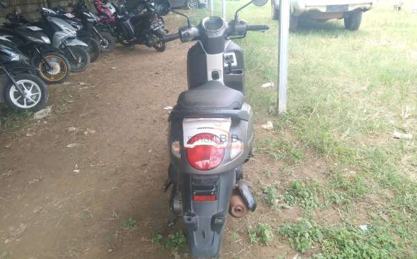 HONDA SCOOPY PRESTIGE