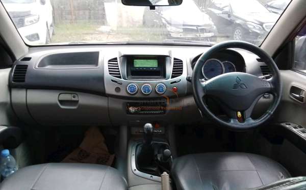 MITSUBISHI  STRADA  CR 2.5