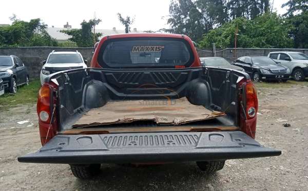 MITSUBISHI  STRADA  CR 2.5