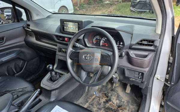 TOYOTA  AVANZA  1.3 E
