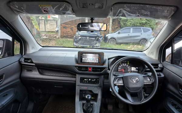 TOYOTA  AVANZA  1.3 E