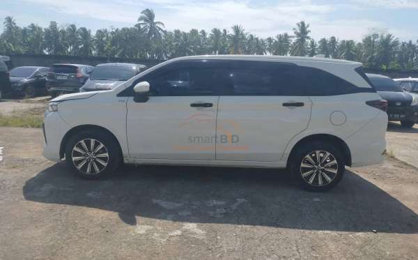 TOYOTA AVANZA