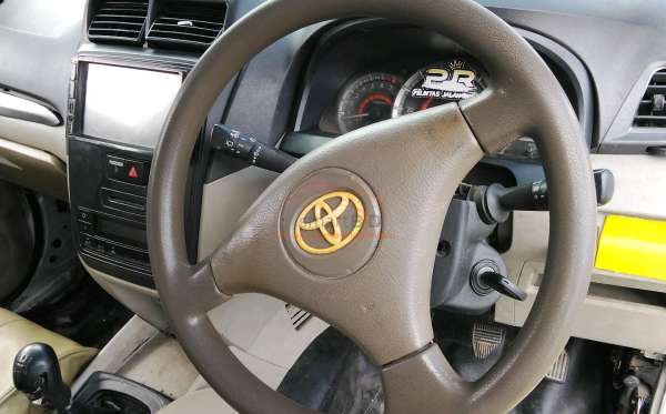 TOYOTA  AVANZA  1.3 G