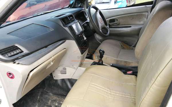 TOYOTA  AVANZA  1.3 G