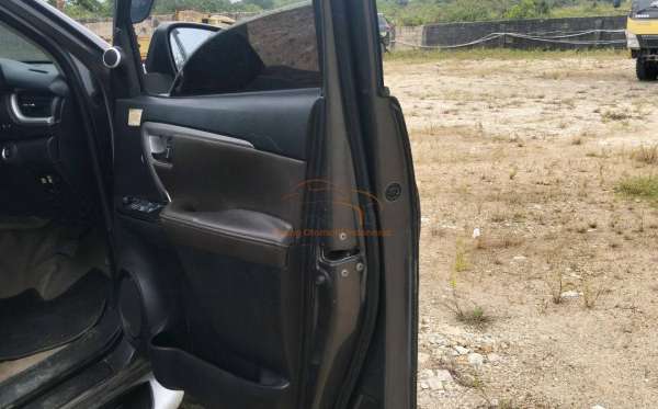 TOYOTA FORTUNER 2.4 VRZ 4X4