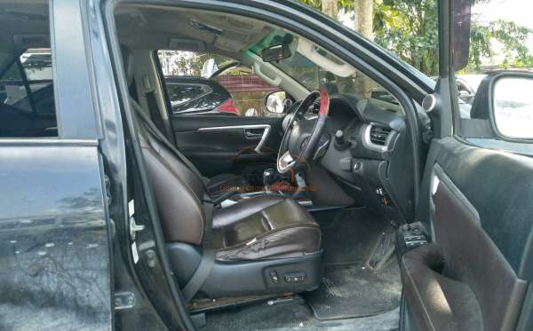 TOYOTA FORTUNER 2.4 VRZ