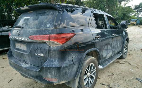 TOYOTA FORTUNER 2.4 VRZ