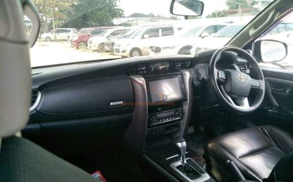 TOYOTA FORTUNER 2.4 VRZ
